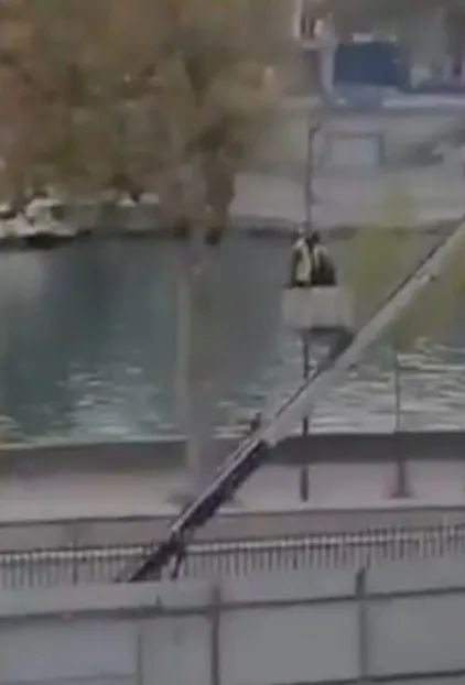 Paris thiefs theft of jewels at Louvre museum